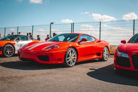 २०२५ का सर्वश्रेष्ठ स्पोर्ट्स कारहरू: शीर्ष प्रदर्शन मोडेलहरूको गाइड