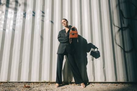 २०२५ शहरी फेसन: मुख्य प्रवृत्ति र सहायक उपकरणहरू